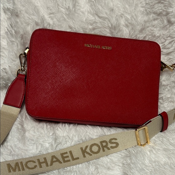 Michael Kors Bold Red Crossbody Bag - Picture 2 of 7